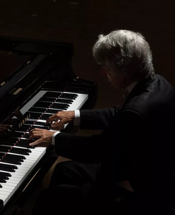 Emilio Aversano – Amadeus